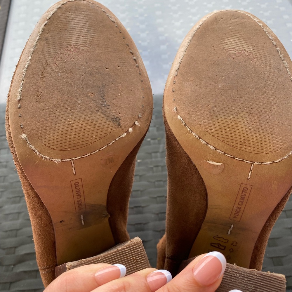 Vince Camuto size 7 brown leather suede boots with tassel. Wore  these 5-6x - Picture 6 of 6